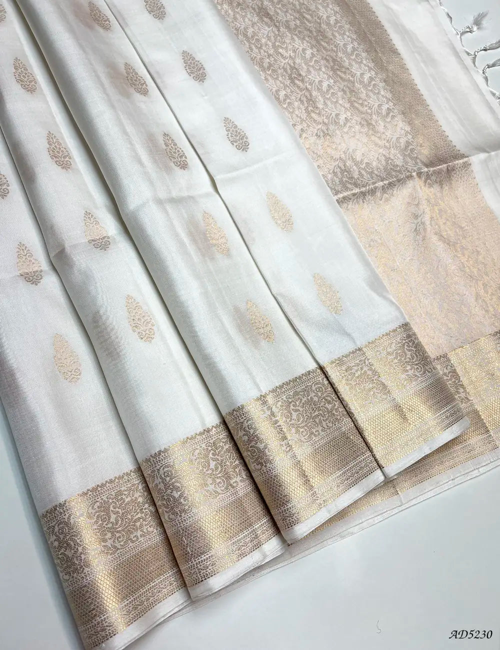 White - Kanchi Border Soft Silk Saree Front View