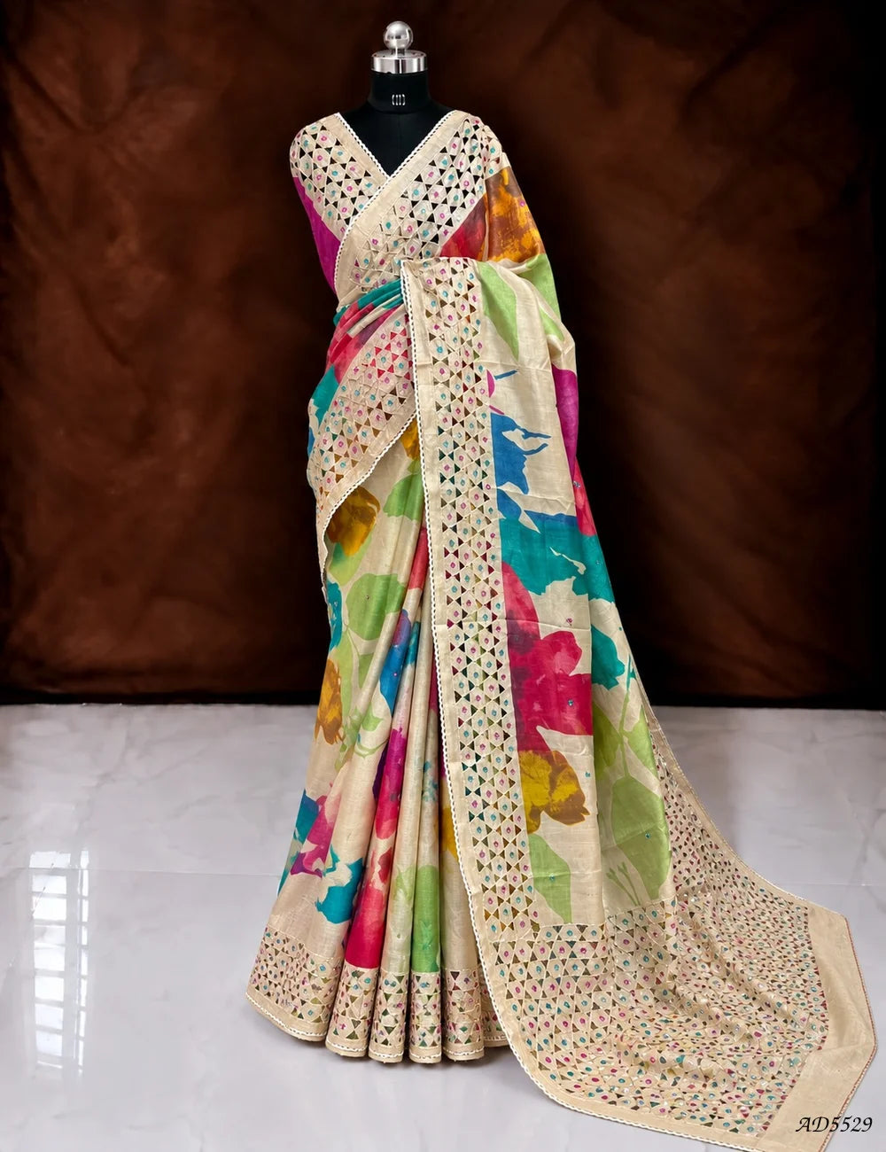 White - Pure Tussar With Fancy Cutwork Saree Pallu View