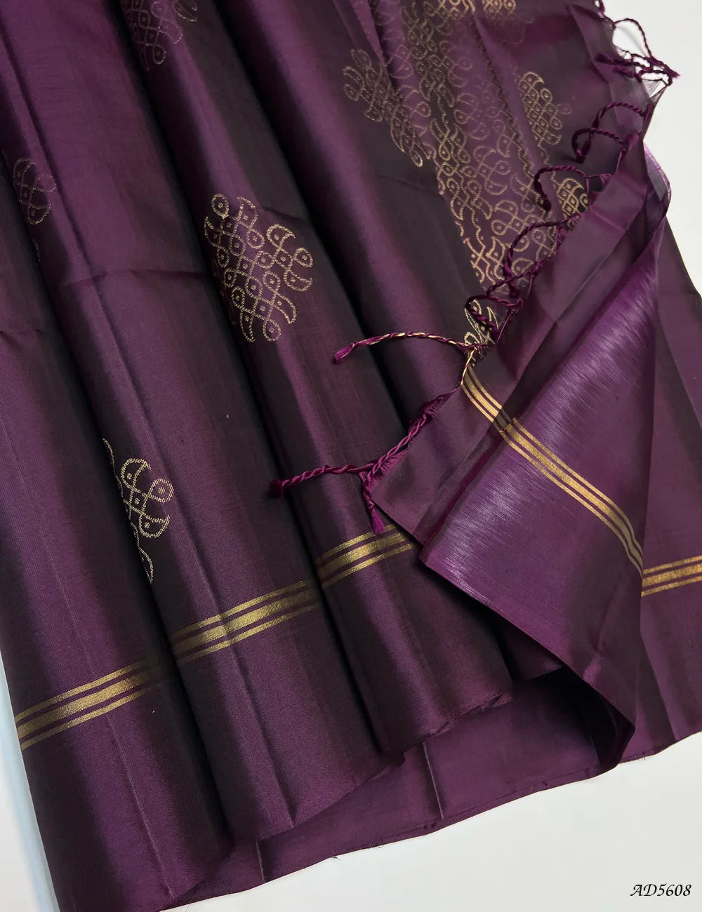 Wine Berry - Kolam Soft Silk Saree Pallu View